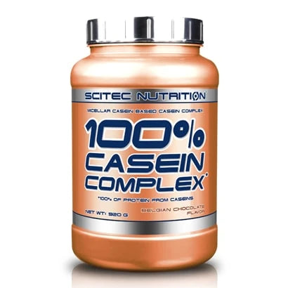 Scitec Nutrition 100% Casein Complex 2.35 kg kaseinprotein i en kobberfarget boks med sølvfarget lokk og mørkeblå tekst.