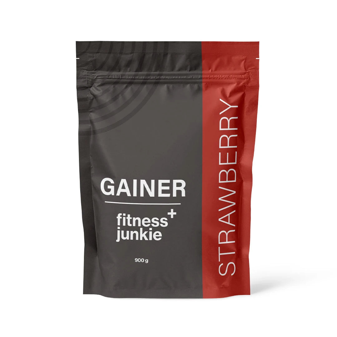 fitnessjunkie Gainer 900 g i en svart og rød pose for smaken Strawberry., bilde 3 av 3