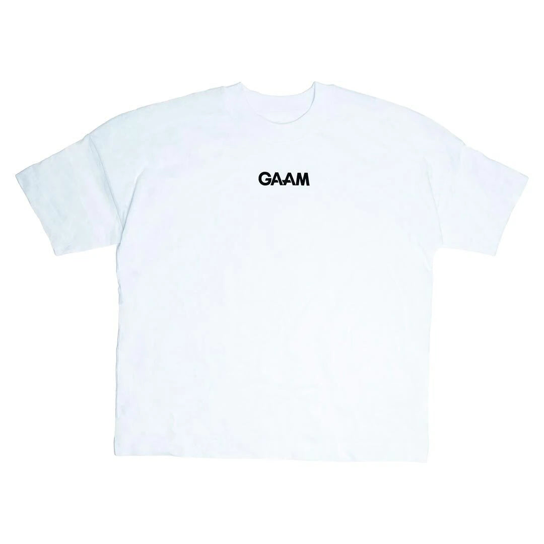 GAAM Oversize T-shirt White i 100 % bomull med en svart logo sentrert på brystet., bilde 1 av 1