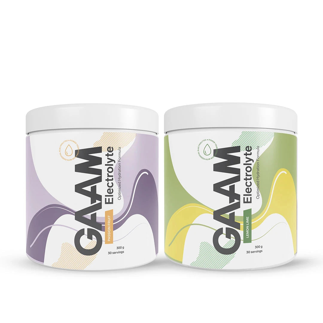2 x GAAM Electrolyte 300 g i to hvite bokser med lilla og grønne detaljer for smakene Passion Fruit og Lemon Lime.