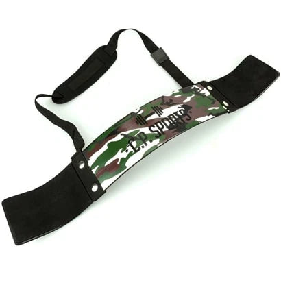 C.P. Sports Biceps Blaster Camo for isolert bicepstrening, i kamuflasjemønster med svarte neoprendetaljer.