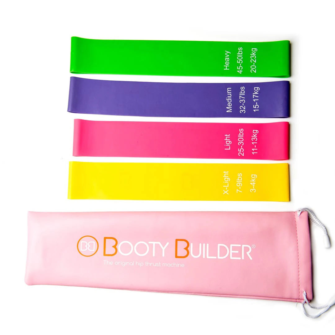 Booty Builder Mini Bands Pink 4-Pack med treningsbånd i fire farger og en praktisk rosa oppbevaringspose.