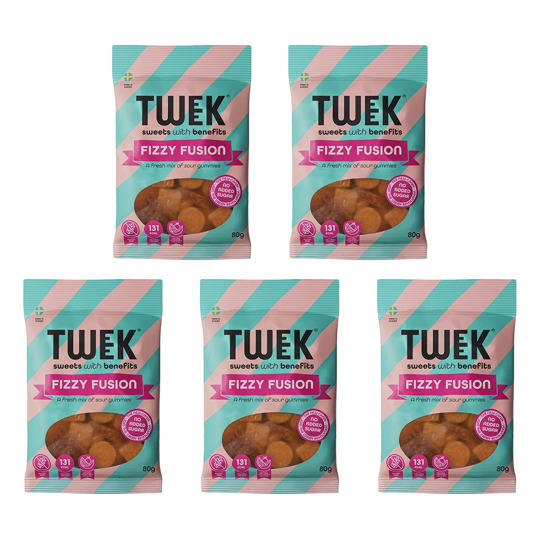 5 x Tweek Sweets 80 g Fizzy Fusion i fem lyseblå og rosastripete poser fylt med surt godteri.