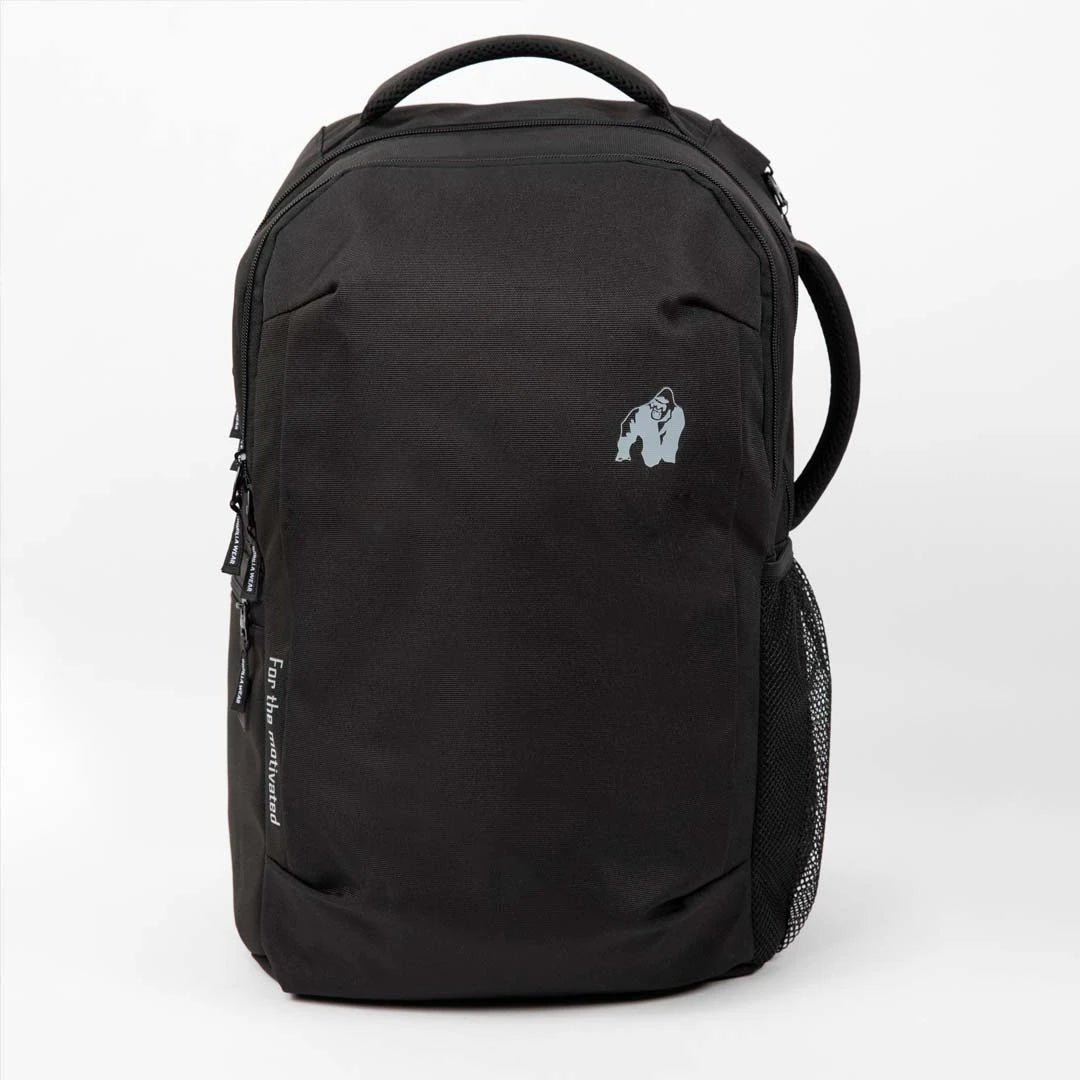 Gorilla Wear Akron Backpack Black er en svart treningsryggsekk med grå logo, praktisk for jobb og trening.