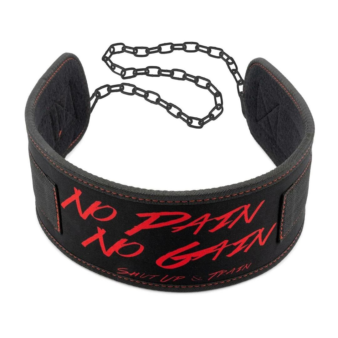 Svart C.P. Sports Dip Belt Black treningsbelte med stålkjede og rød "NO PAIN NO GAIN"-tekst.