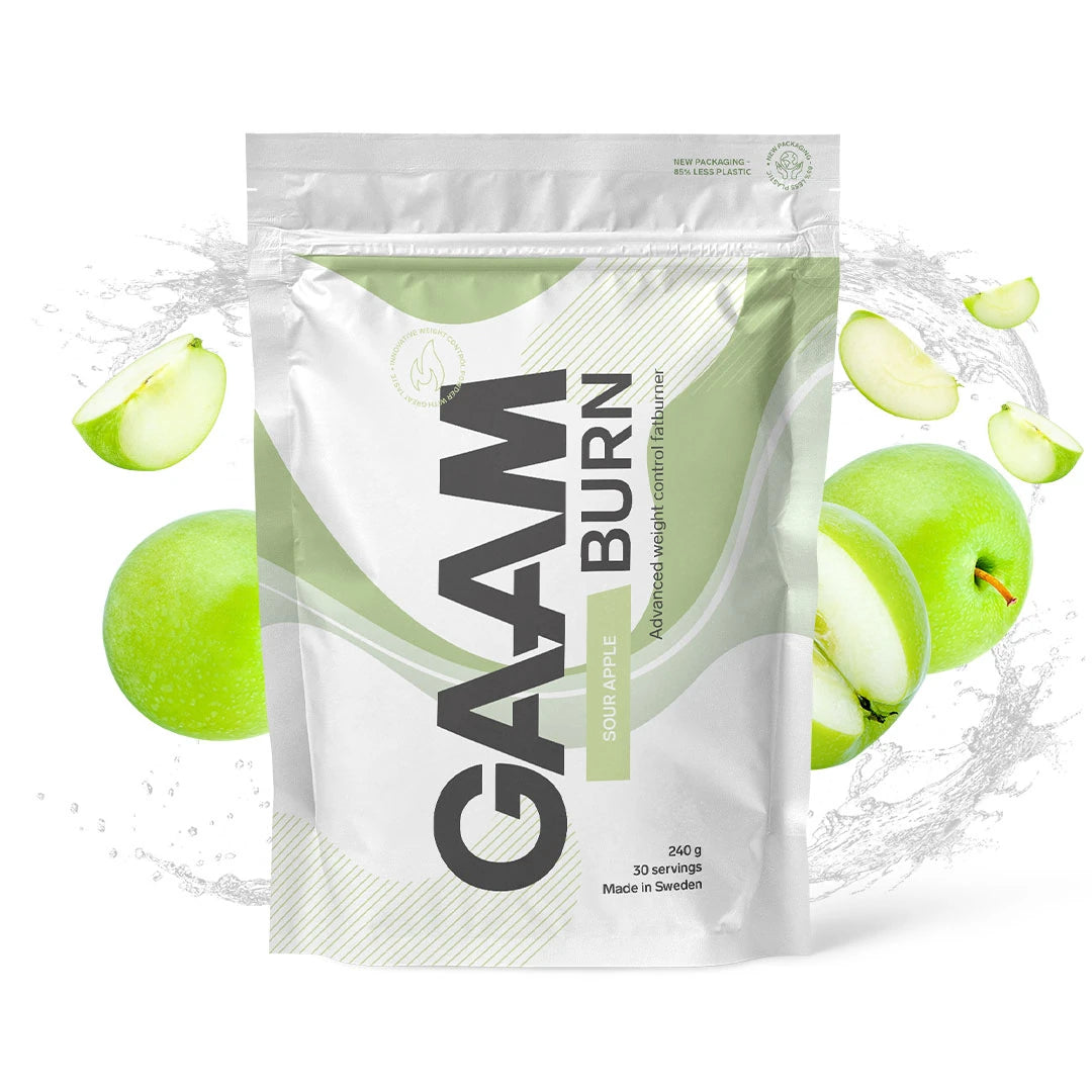GAAM Burn 240 g fettforbrenner i en hvit pose med smaken Sour Apple, omgitt av grønne epler og vannsprut.