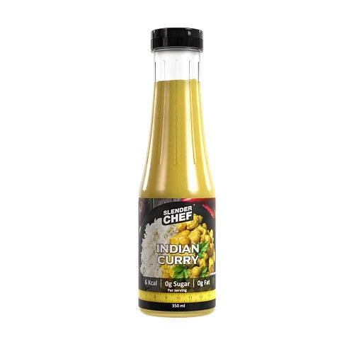 Slender Chef Sauce 350 ml i smaken Indian Curry, en gul lavkalorisaus i en gjennomsiktig plastflaske med svart kork.
