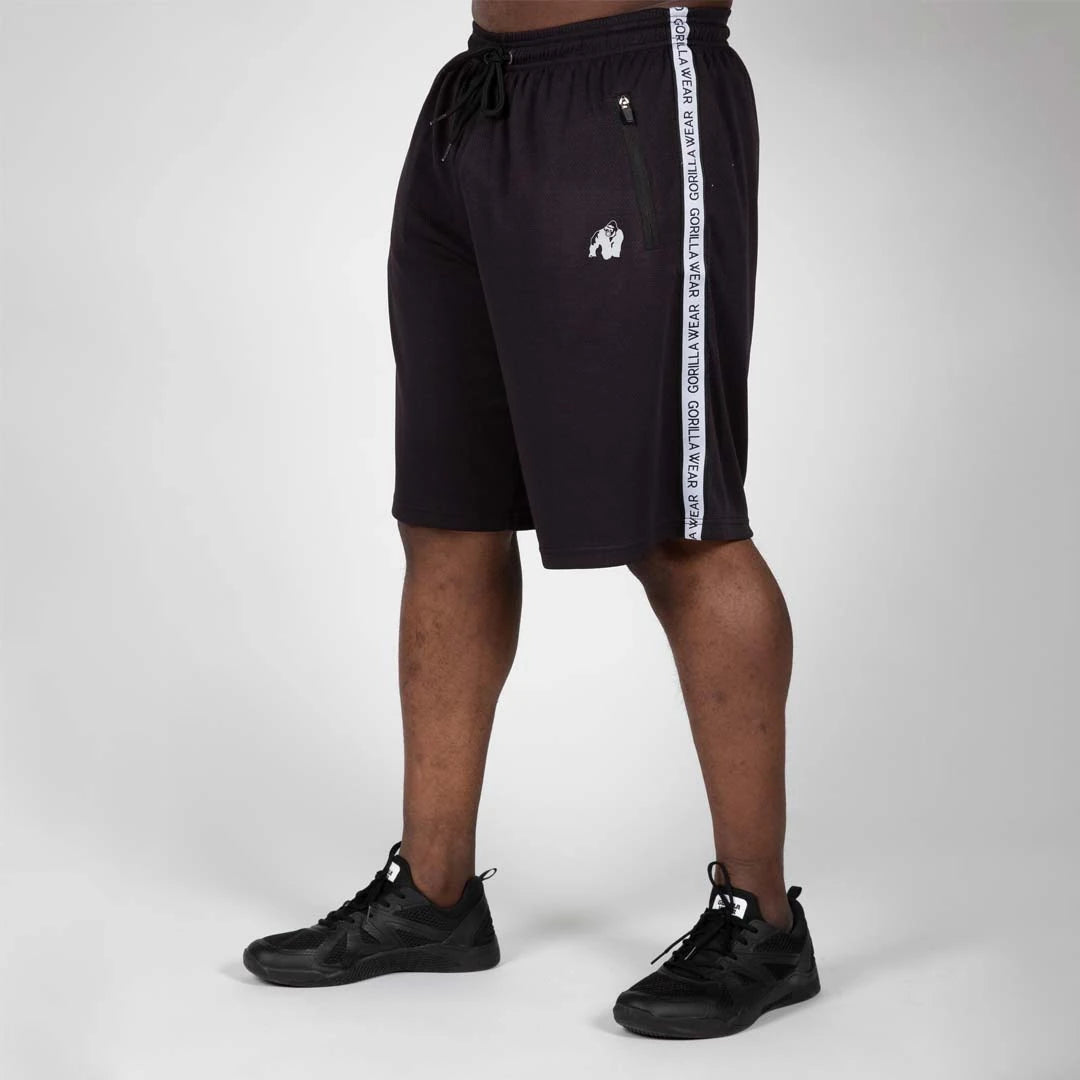 Gorilla Wear Reydon Mesh Shorts 2.0 Black er svarte treningsshorts i mesh med hvit logostripe og glidelåslommer., bilde 3 av 8