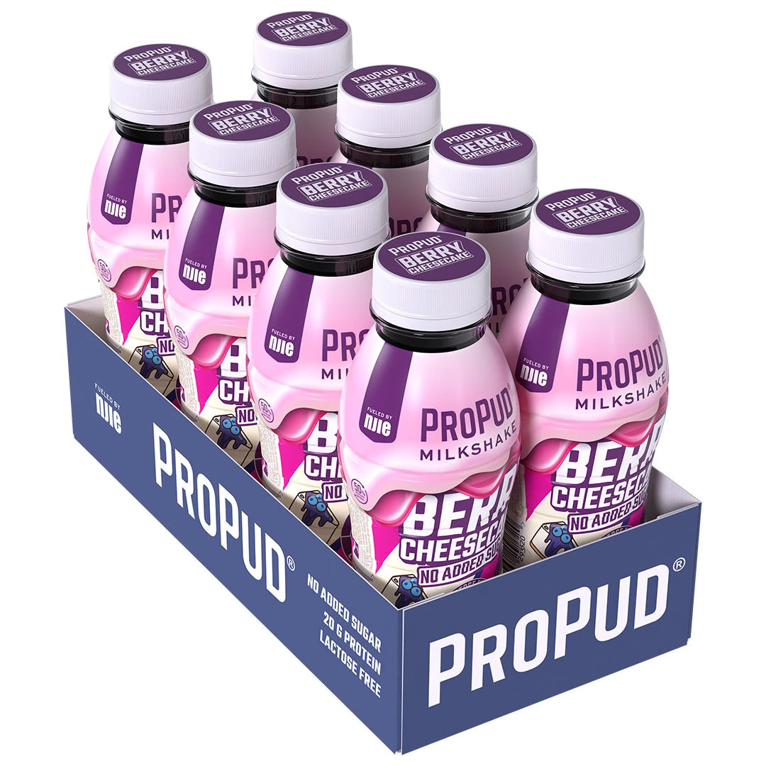 8 x NJIE ProPud Protein Milkshake 330 ml Berry Cheesecake i en mørkeblå kartong med åtte rosa og lilla plastflasker.